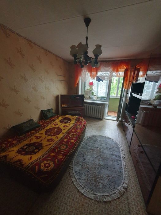 Сдается комната в центре,девушке или  молодой женщине,без детей