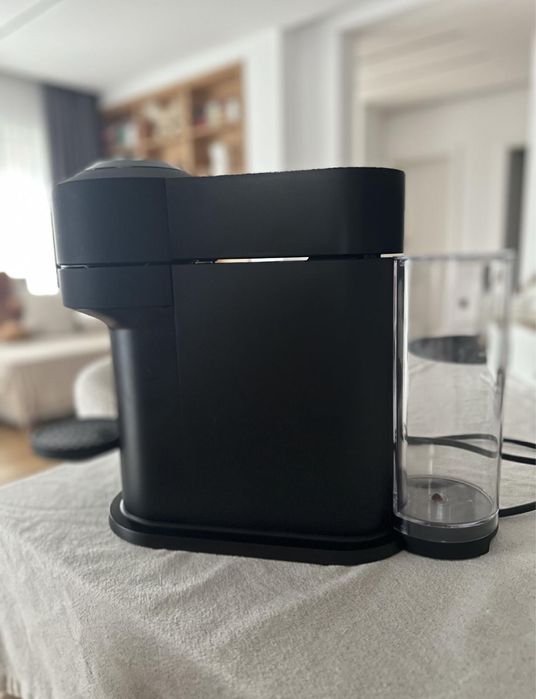 Espressor Vertuo Next C negru mat și Aeroccino 3 negru.