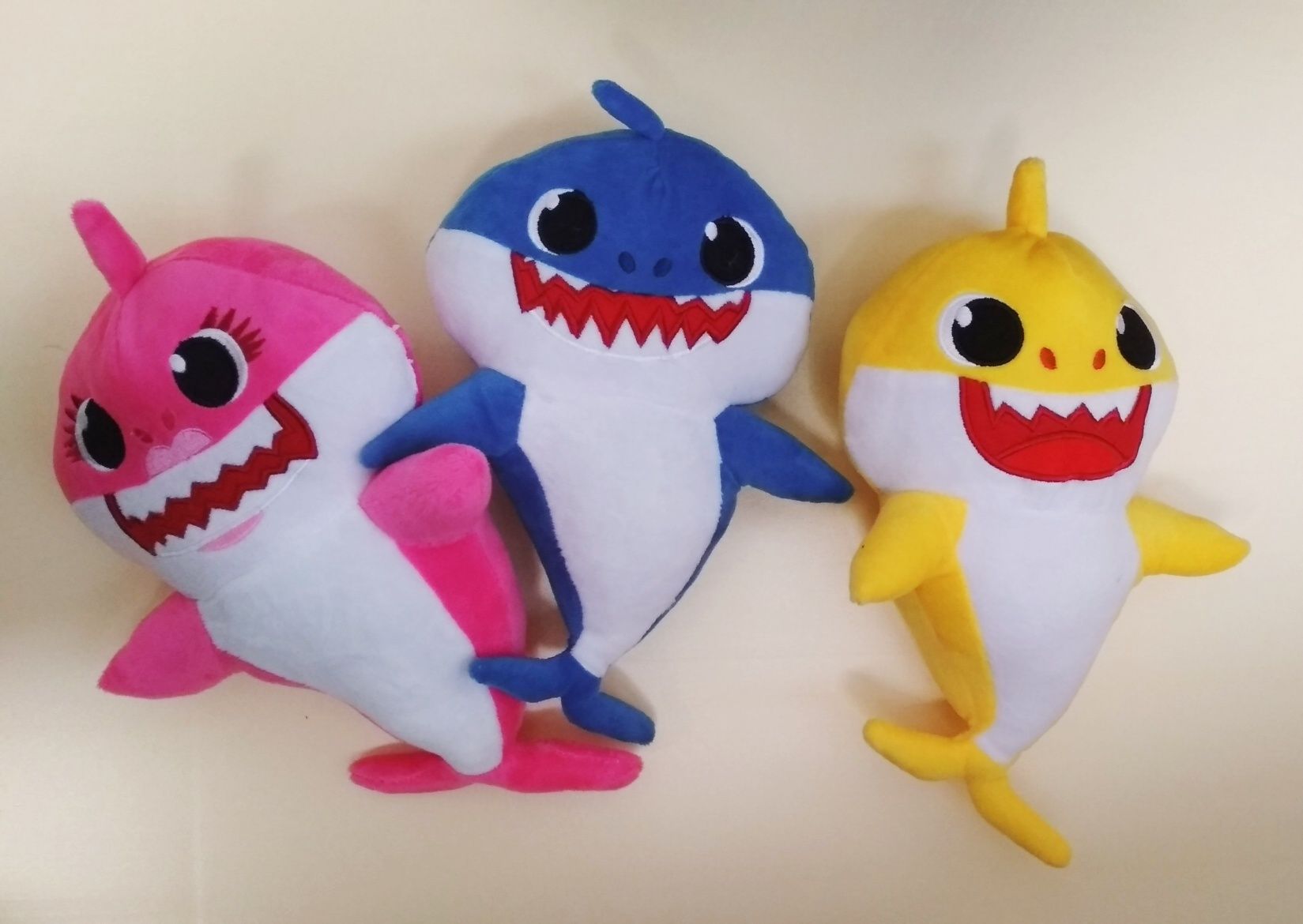 Акуленок туруру Baby shark мягкая игрушка с песенкой светящаяся