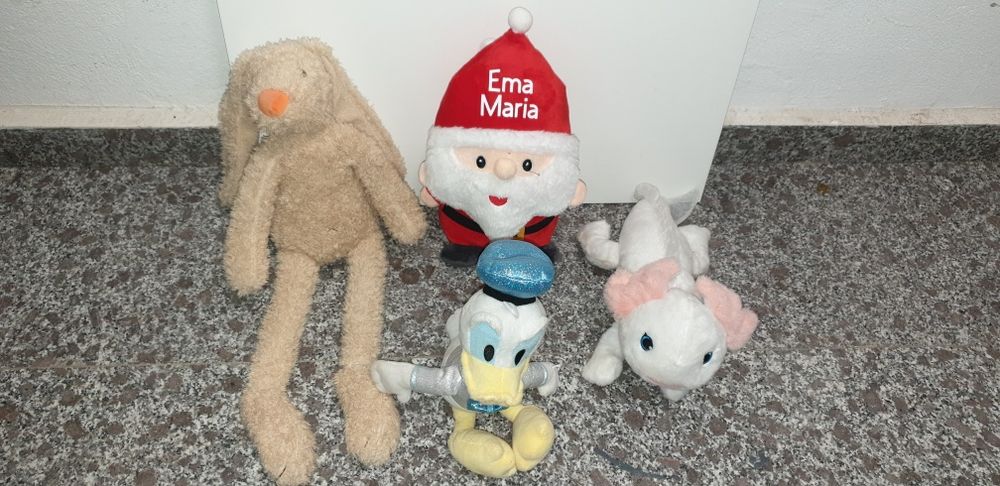 Jucarii din plus diferite figurine