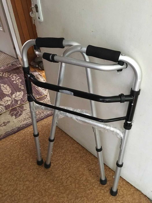 Проходилка за възрастни Нова