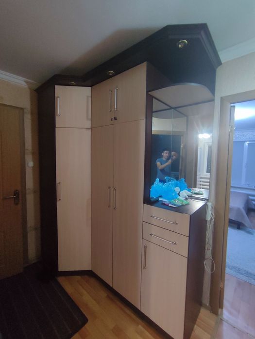 Прдам Шкаф на прихожую комнату