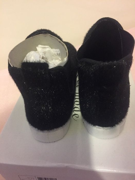 Продавам дамски боти с косъм