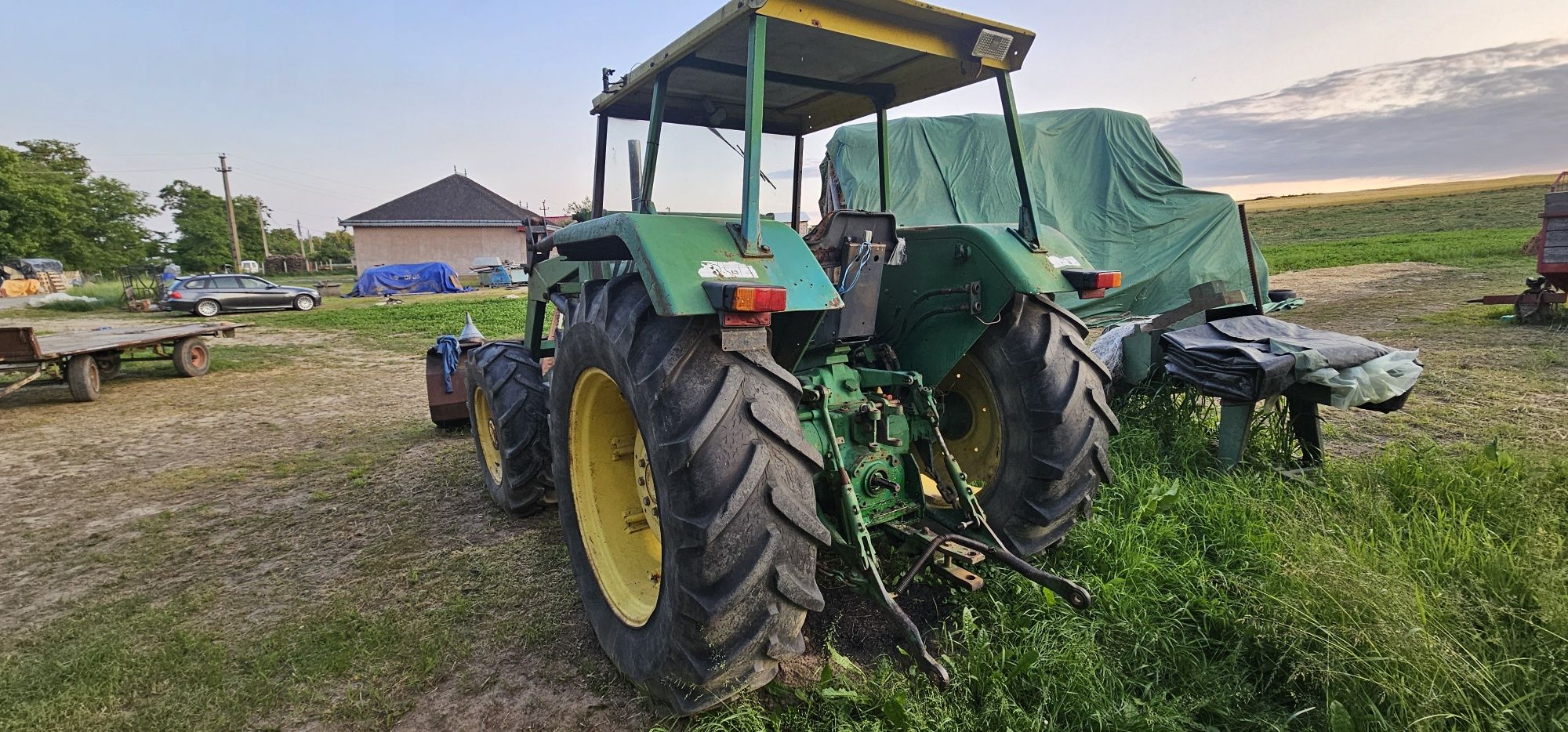 Vând John deere 2140