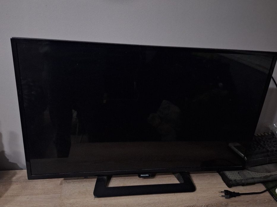 LED телевизор Philips 32PFH4100/88 Full HD