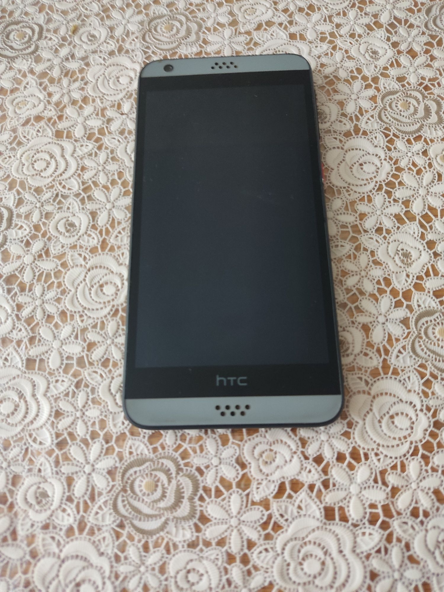 Продавам смартфон за части - HTC Desire 530.