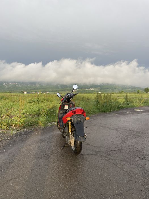 Vand scuter suzuki 50cc pe benzina 2t