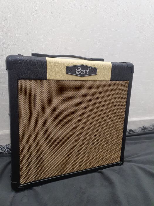 Продам комбоусилитель в отличном состоянии.