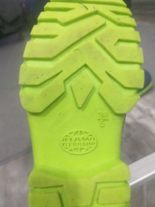 Нови ботуши  38 номер