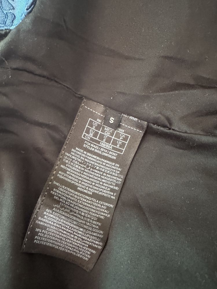 Оригинално зимно яке на Guess