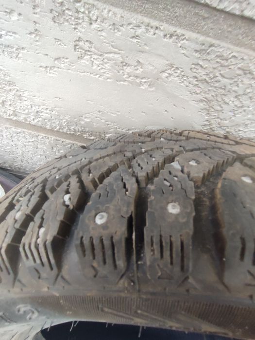 Резина зимняя б/у с шипами
