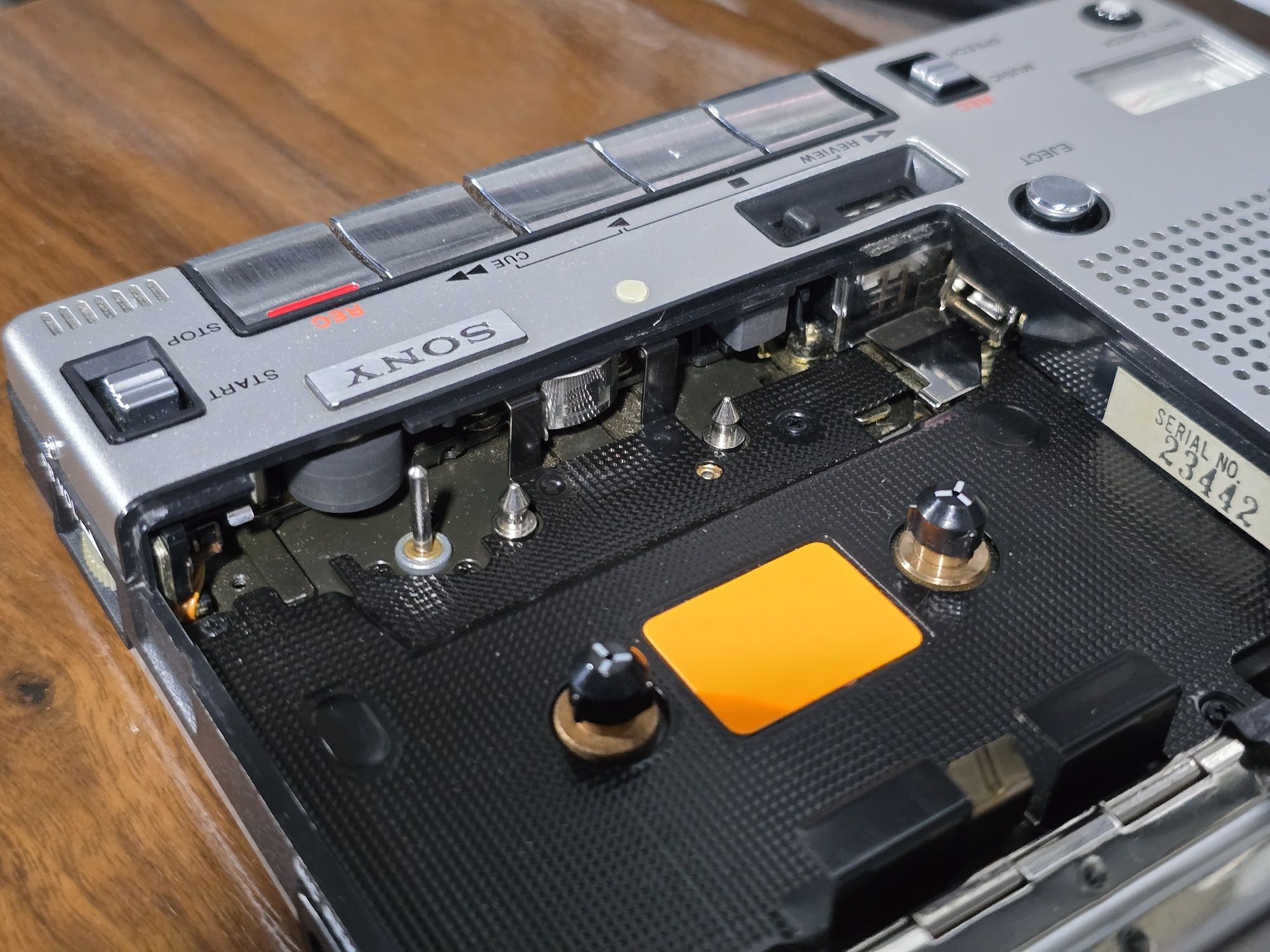 SONY TC-150, Casetofon recorder portabil retro argintiu, full metal
