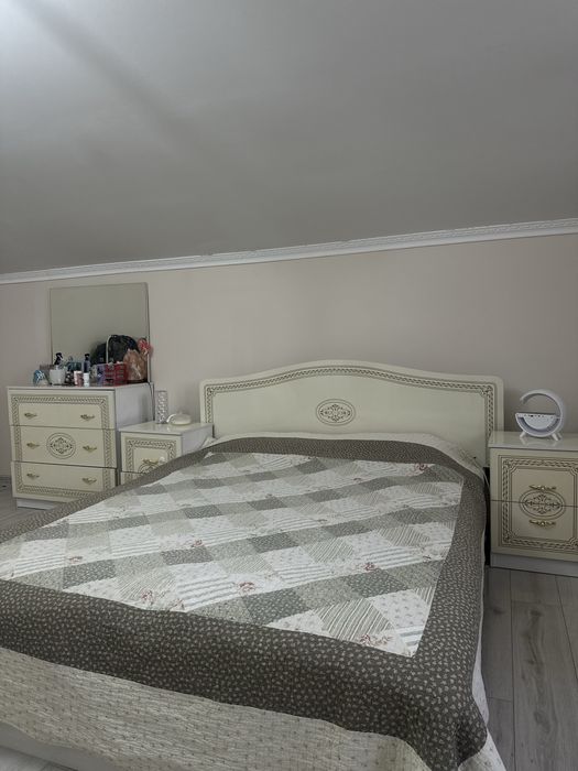 Продам спальный гарнитур