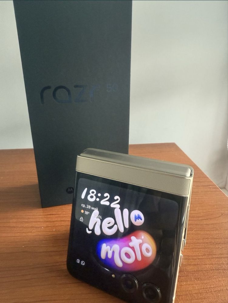 Motorola razr 50 с гаранция