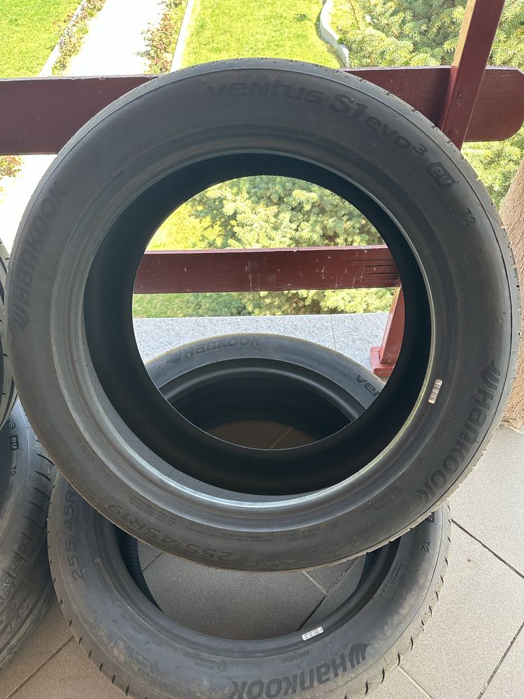 Anvelope vara Hankook 255/45/R19