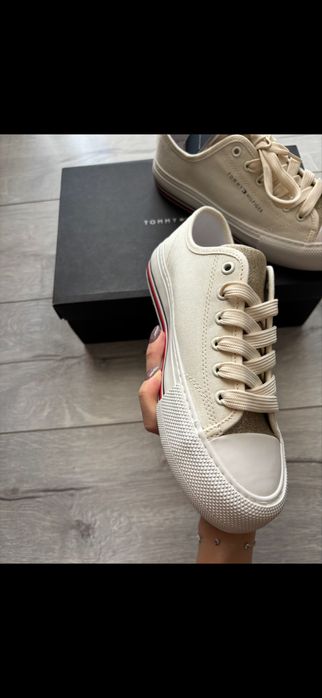 Нови Tommy Hilfiger бежови кецове 36 номер 23 см  90лв