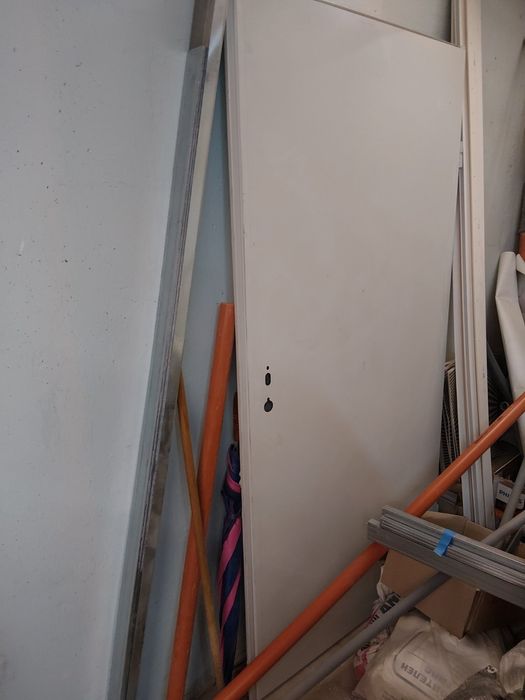 Продавам метална врата