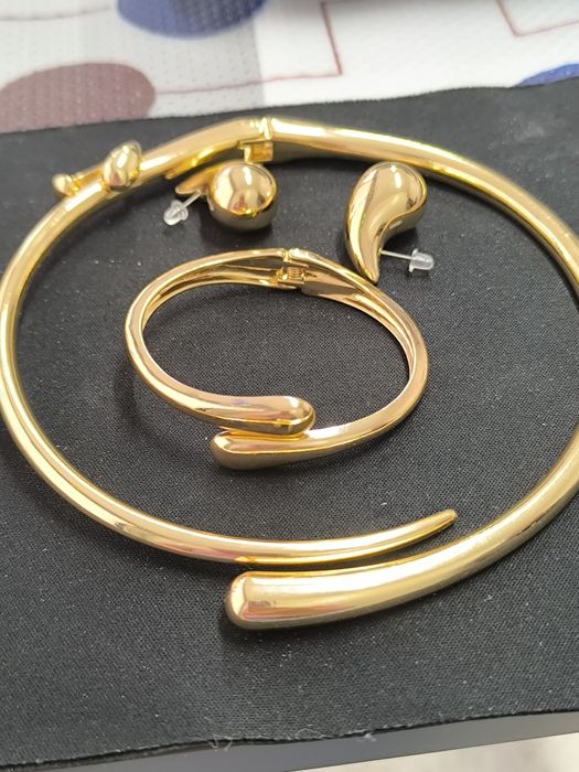 Продам набор бижутерный