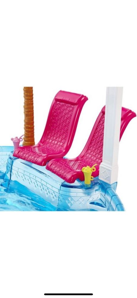 Set de joaca piscina Barbie si 3 papusi cu accesorii incluse