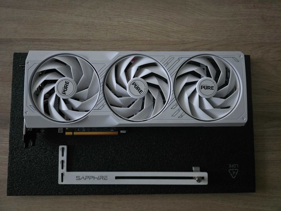 Видео Карта - Sapphire Pure RX 7700XT 12GB Gaming OC