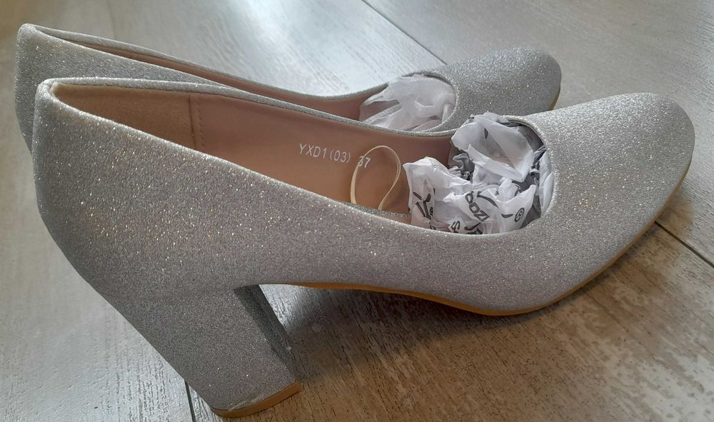 Дамски сребристи обувки