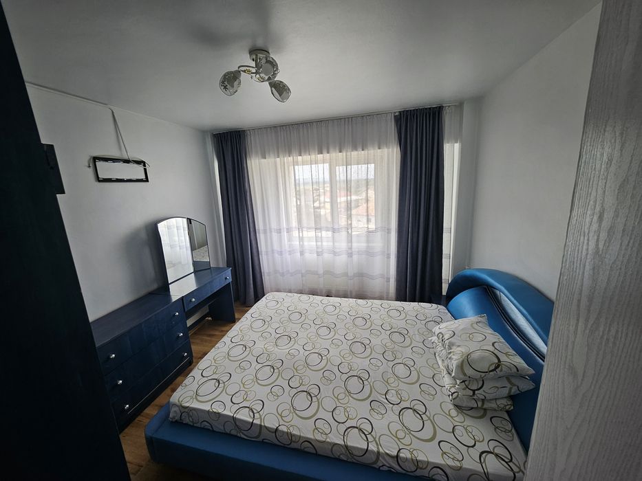 De inchiriat apartament 4 camere