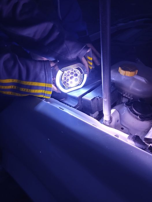 Bulbi angel eyes honeycomb xenon tip proiector. Cadou sealant