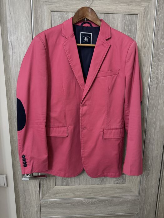 Розовый пиджак и серый пиджак