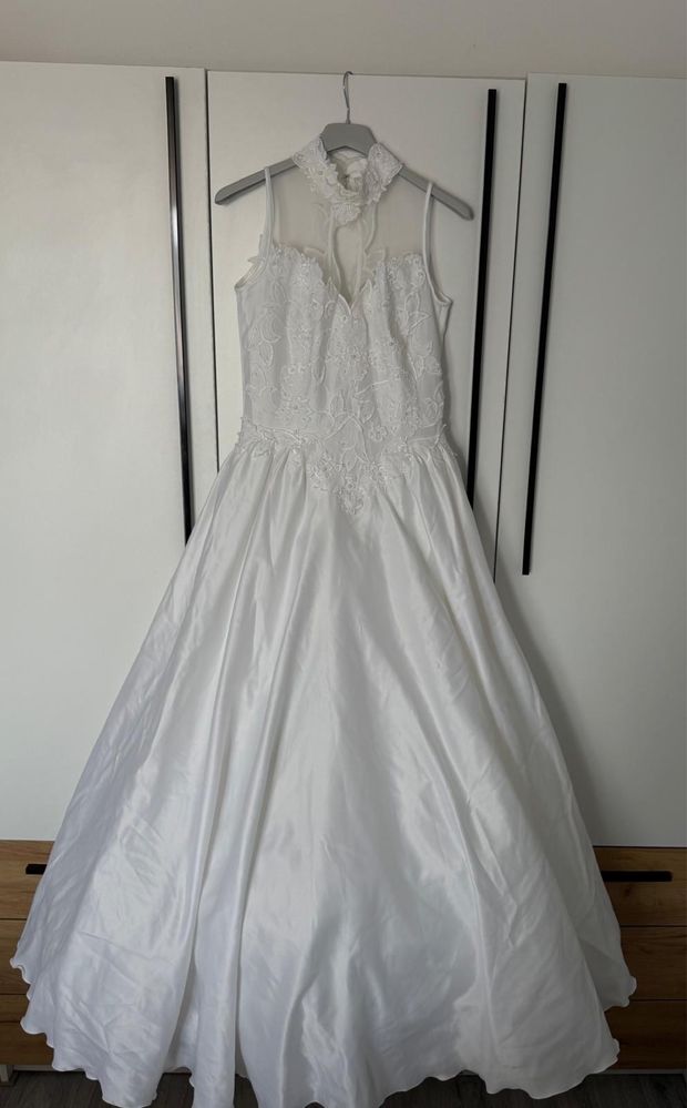 Vand rochie de mireasa