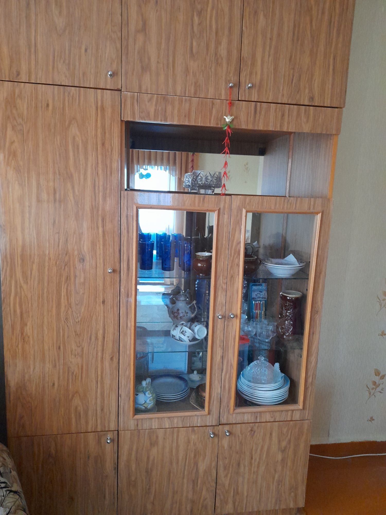 Продам шкаф для посуды