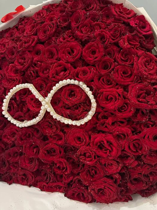 Доставка Цветов Роз по Ташкенту. Свежие розы прямиком с теплицы.