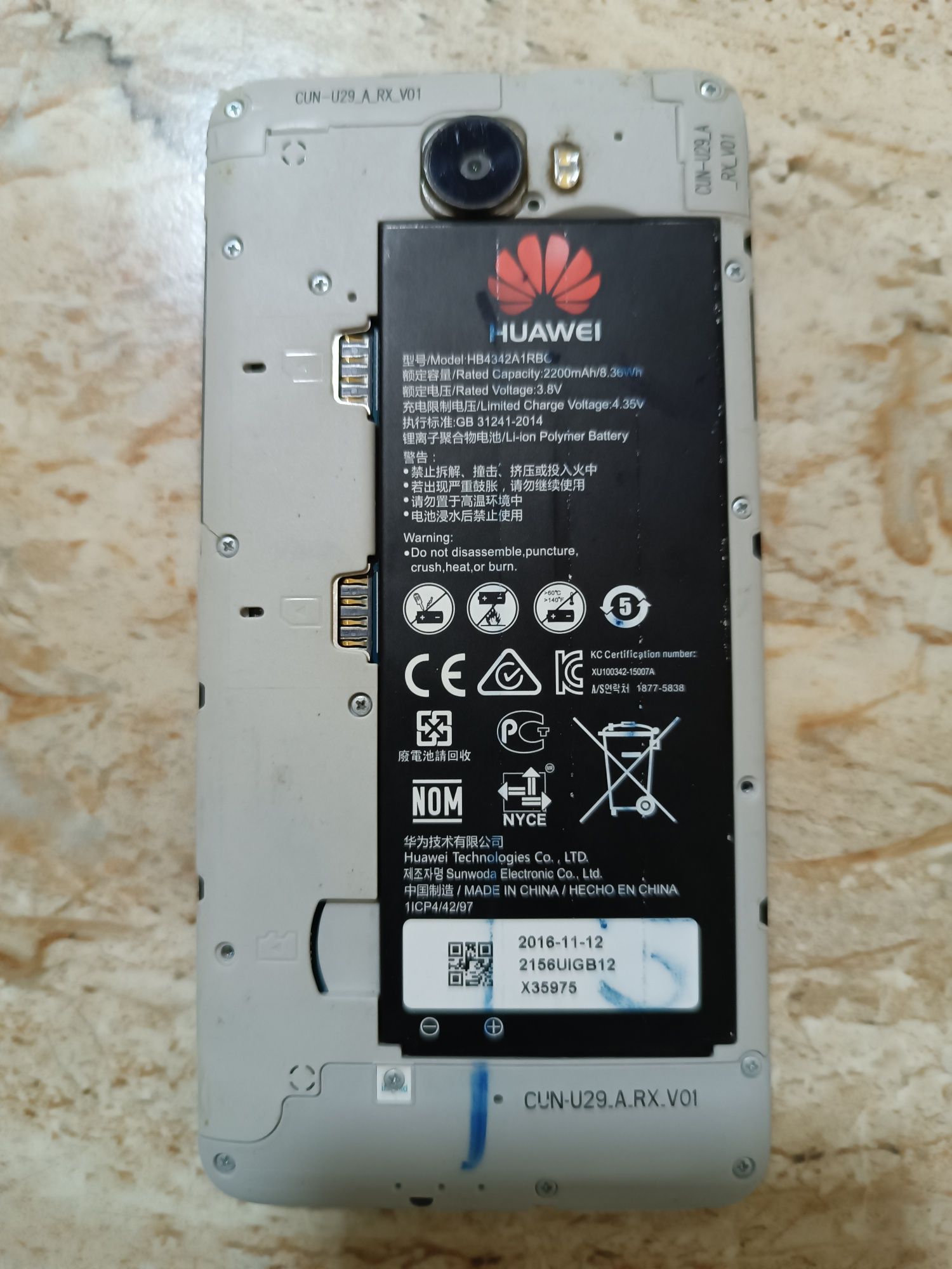 Срочно продаётся Huawei телефон для запчасти