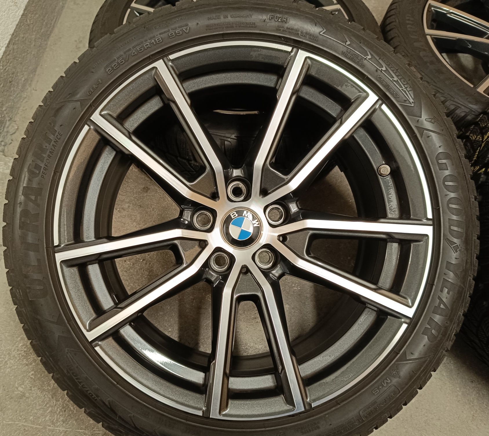 Оригинални джанти 18 цола гуми зимни за Bmw G20 G21 G42