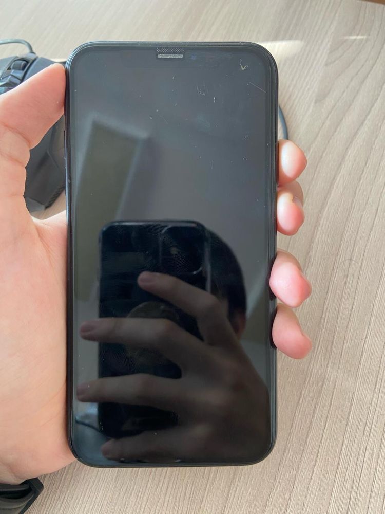 Iphone xr йомкость 77 задняя стекло сломана