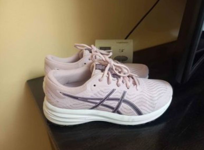 Adidasi asics mărimea 36