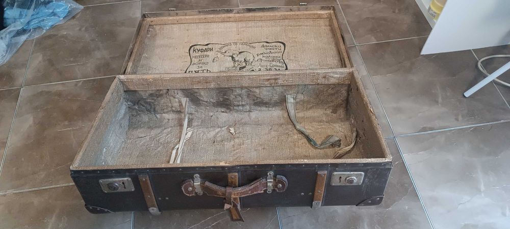 Ретро куфар подходящ за декорация, реквизит, пропсове, фотосесии