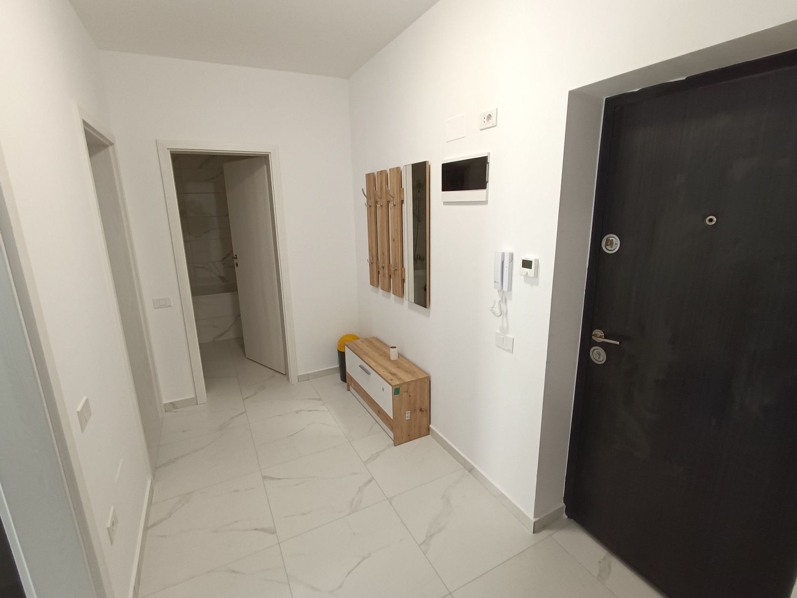 Apartament 2 camere, mobila, utilat, cu parcare, prima inchiriere