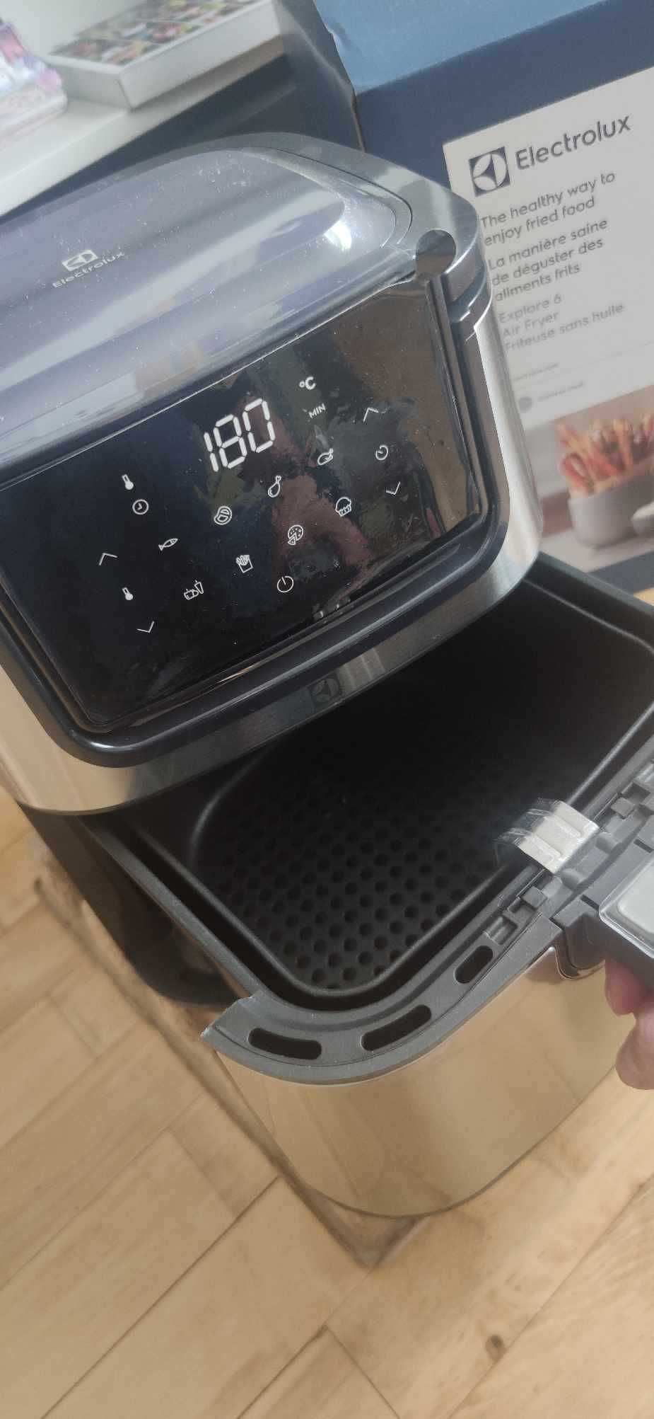 Friteuza cu aer cald - Airfryer, Electrolux NOUA in garantie