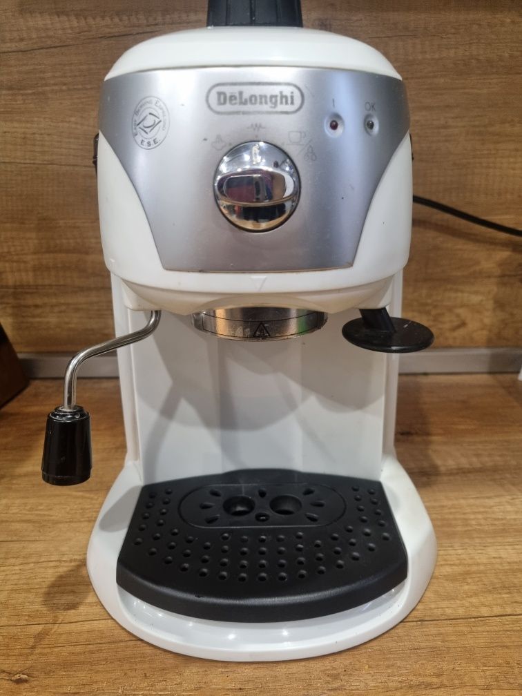 Кафемашина DeLonghi EC221.W , 1100 W, 15 Bar