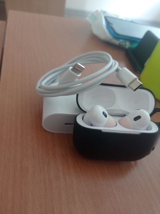 Продам беспроводные наушники TWS