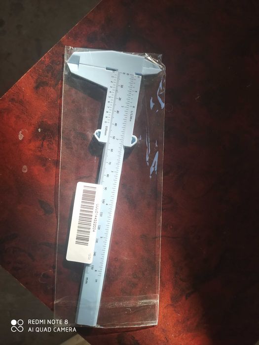 продам штангенциркуль пластиковый