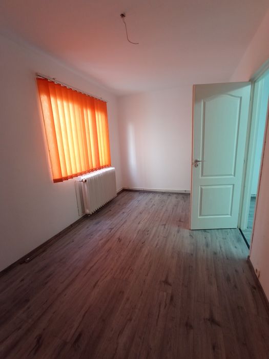 Vând apartament 2 camere zona Decebal