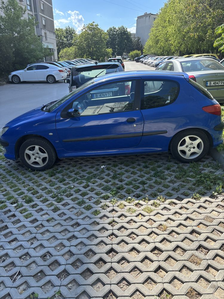 Продавам Peugeot 206