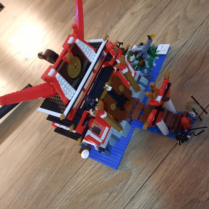 Конструктор,914 части.Без липсващи части.Реден веднъж от нов.