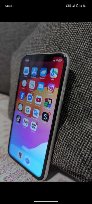 Vând iPhone xr 64 GB