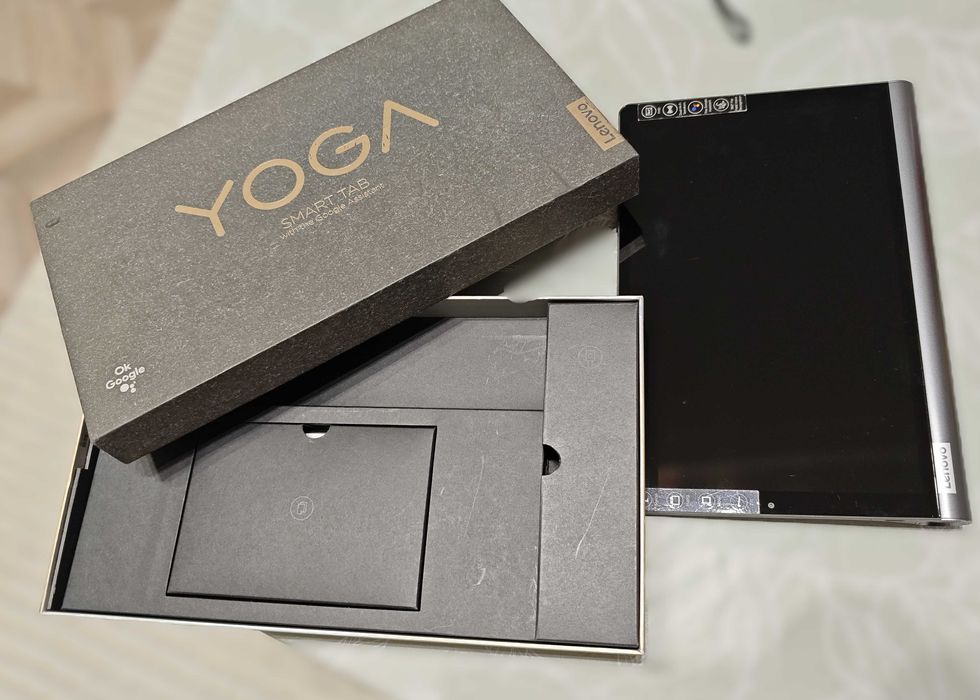 Lenovo Yoga Smart Tab модел YT-X705L Таблет + клавиатура с мишка