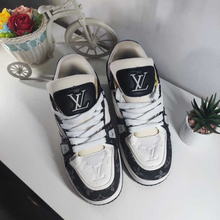 Adidași Louis Vuitton