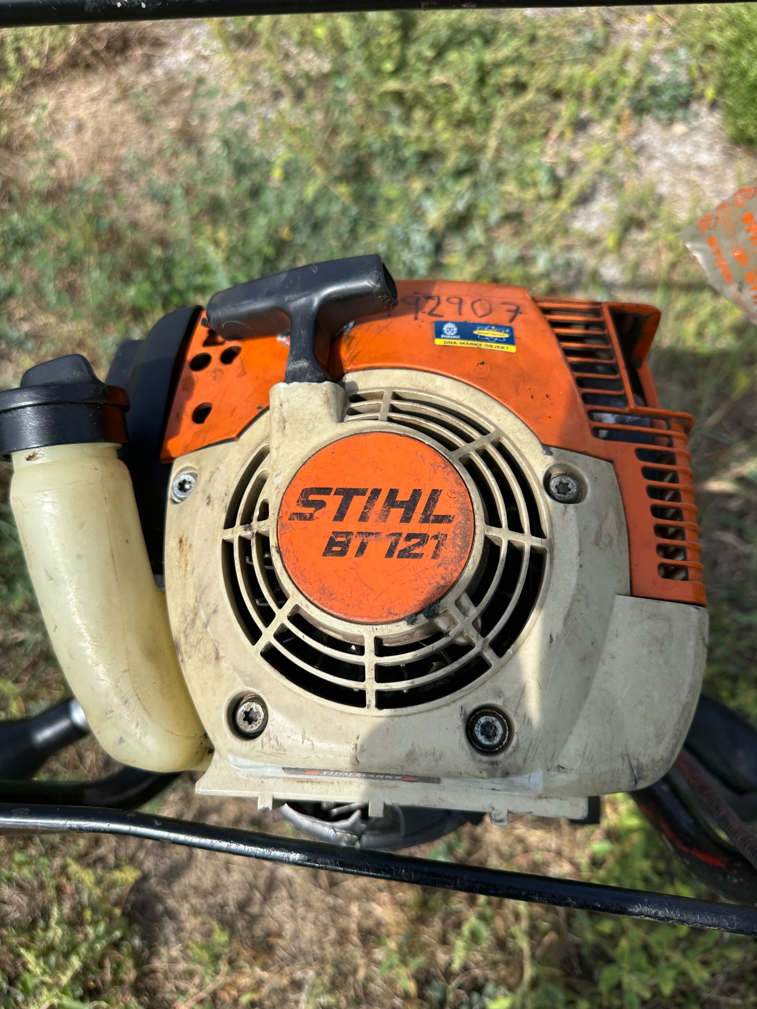 Stihl BT 120 бензинов свредел за дупки