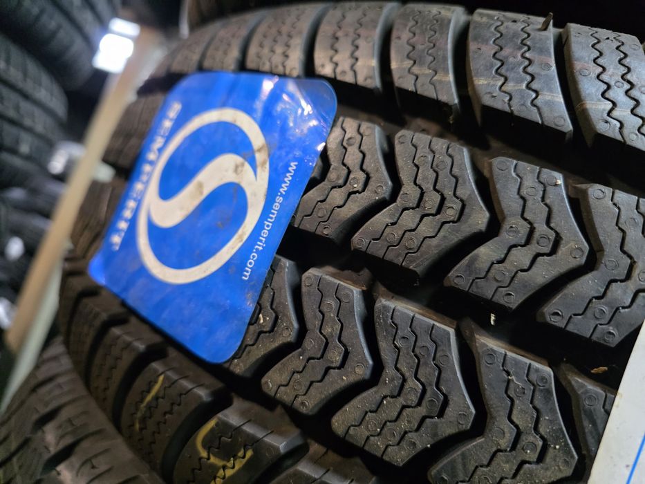 2бр Нови зимни гуми 215 65 15 С - Семперит