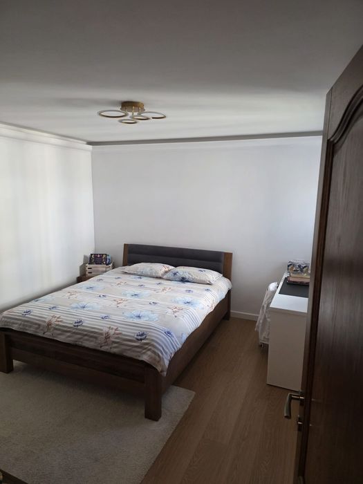 Închiriez apartament 4 camere Faleză Nord, cu vedere la mare